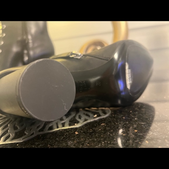 ZARA Black leather high-heel ankle boots. - Picture 5 of 7